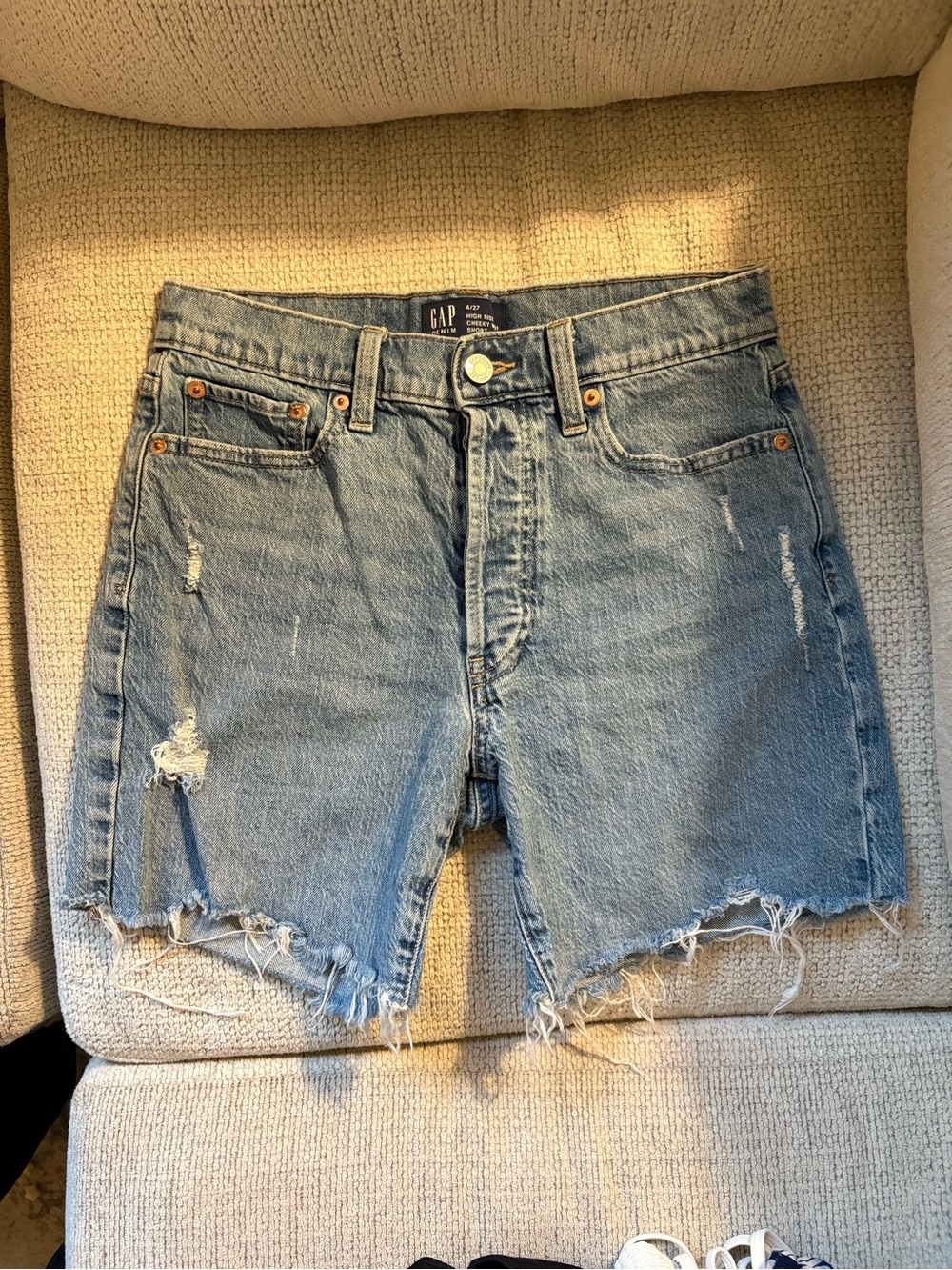 GAP Women's Light Wash Frayed Denim Cutoff Shorts